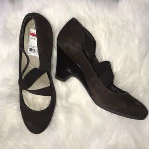 Giani Bernini Brown Suede Pumps Size 8.5